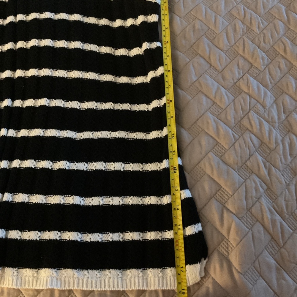 Joan Rivers Textured Stripe Sweater Tank Top Black White Size M Classic Chic - Picture 5 of 7